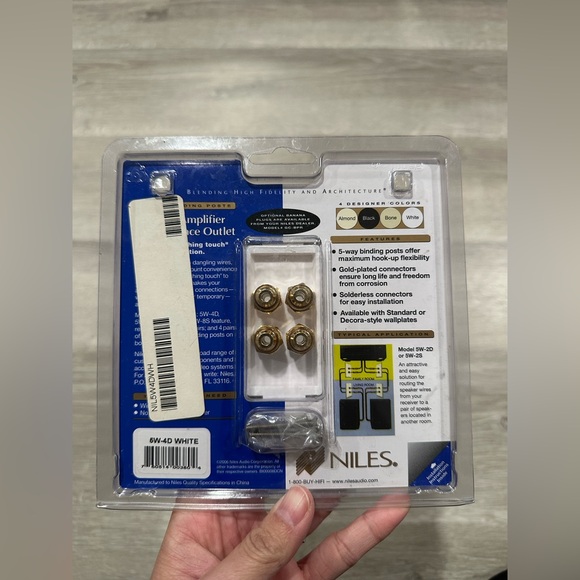 CH133 NEW NILES 5W-4D White Speaker / Amplifier Convenience Outlet (4 Post) - Picture 2 of 2